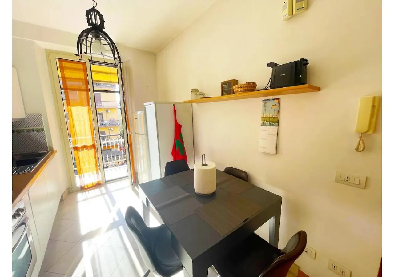 Cozy Casetta - Bright And Near Metro C Рим Апартаменты